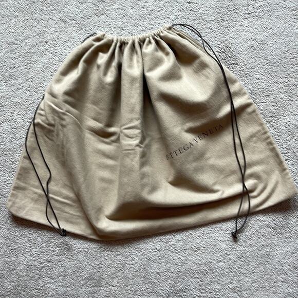 Bottega Veneta XL Drawstring Dust Bag – Like New 27” x 19.5” - Picture 4 of 4